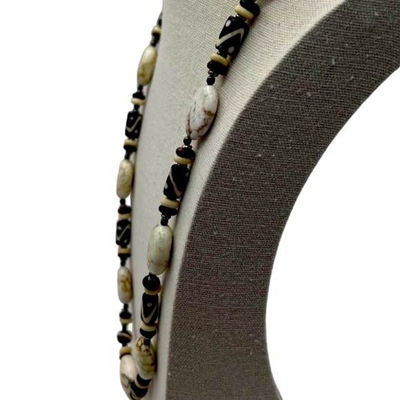 Vintage White & Black Beaded Necklace With Matching Bracelet Set - Picture 3 of 7